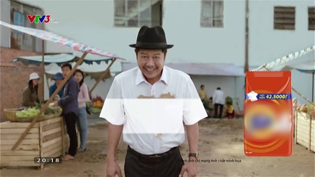 Hoàng Thùy diện áo dài trắng ngà cạnh HHen Niê với áo dài trắng tinh: đi trao học bổng mà ngỡ đang quảng cáo bột giặt - Ảnh 4.