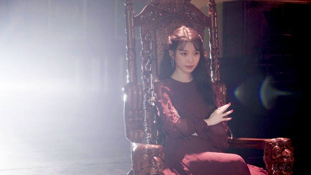 5 yêu nữ thần thái đỉnh nhất phim Hàn: IU ở Hotel Del Luna có đọ nhan sắc thắng nữ thần thanh xuân Kim So Hyun? - Ảnh 1.