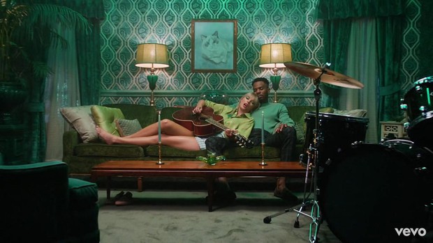 Taylor Swift mơ về ngôi nhà và những đứa trẻ trong MV Lover, fan không khỏi xao xuyến chờ đến ngày chị cưới! - Ảnh 8.