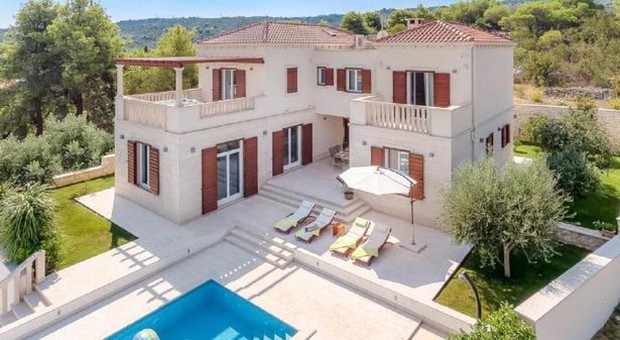 Khách chi 7.000 đô thuê villa để rồi nhận lại… một bãi đất trống, nhưng sự lơ là của web đặt phòng online mới gây sốc hơn - Ảnh 1.