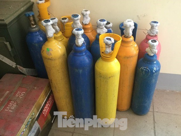 Lạng Sơn: Thiếu nữ nhập viện cấp cứu vì hít bóng cười - Ảnh 2.