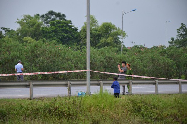 Thực nghiệm vụ container tông Innova lùi trên cao tốc: Mẹ già khóc vì không thấy con - Ảnh 2.