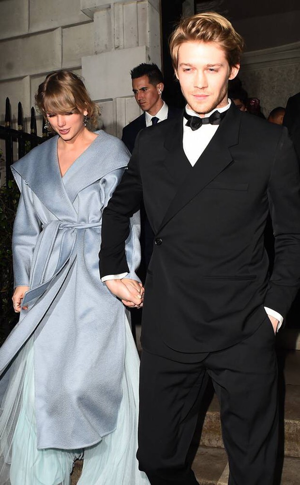 Taylor Swift ngầm thú tội đã thay lòng khi đang hẹn hò với Loki Tom Hiddleston, phải lòng trai đẹp đình đám này? - Ảnh 2.