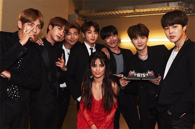 BTS collab với nhiều nghệ sĩ quốc tế lắm rồi nhưng vẫn còn nguyên dàn sao Hollywood ngỏ lời xếp hàng chờ tới lượt: Cặp đôi Shawn - Camila, Troye Sivan, Charlie Puth... - Ảnh 16. BTS collab với nhiều nghệ sĩ quốc tế lắm rồi nhưng vẫn còn nguyên dàn sao Hollywood ngỏ lời xếp hàng chờ tới lượt: Cặp đôi Shawn - Camila, Troye Sivan, Charlie Puth... - Ảnh 16.
