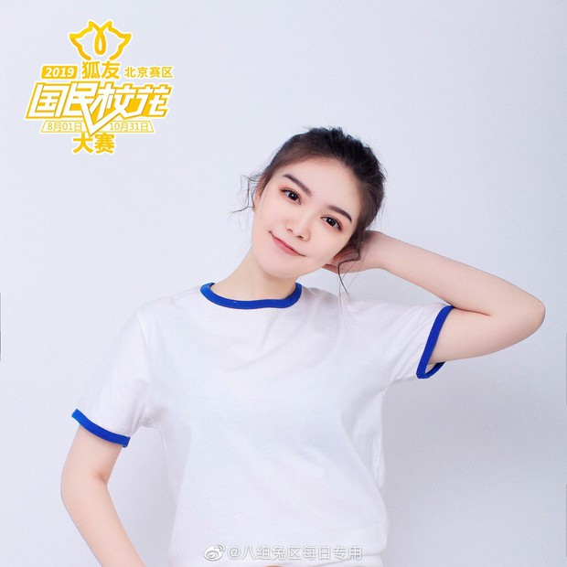 Em họ Địch Lệ Nhiệt Ba gây tranh cãi khi tham gia cuộc thi Hoa khôi: Nhan sắc một trời một vực với bà chị nổi tiếng? - Ảnh 4. Em họ Địch Lệ Nhiệt Ba gây tranh cãi khi tham gia cuộc thi Hoa khôi: Nhan sắc một trời một vực với bà chị nổi tiếng? - Ảnh 4.