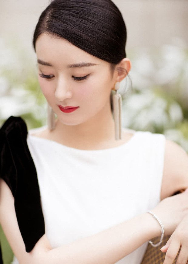 Triệu Lệ Dĩnh hoàn toàn vỡ mộng trước cuộc sống hôn nhân với Phùng Thiệu Phong và sự thật sau đó - Ảnh 4. Triệu Lệ Dĩnh hoàn toàn vỡ mộng trước cuộc sống hôn nhân với Phùng Thiệu Phong và sự thật sau đó - Ảnh 4.