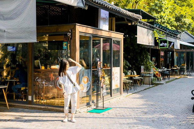 Bộ hình 1 chiều nắng ở phố đi bộ khiến dân tình “bừng tỉnh”, bấy lâu nay hồ Gươm có những góc xốn xang như - Ảnh 10. Bộ hình 1 chiều nắng ở phố đi bộ khiến dân tình “bừng tỉnh”, bấy lâu nay hồ Gươm có những góc xốn xang như - Ảnh 10.