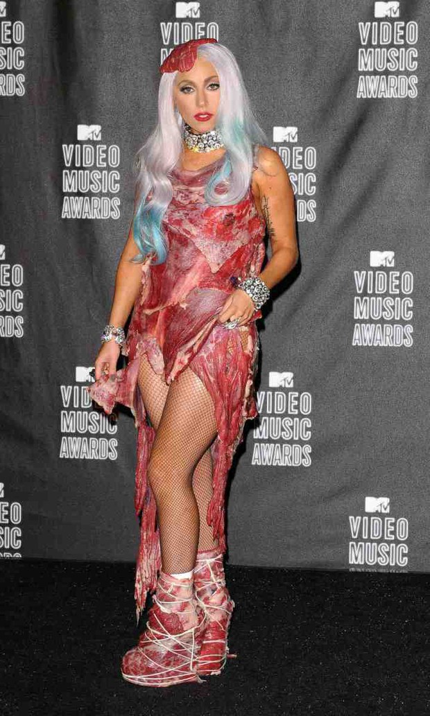 Nồi lẩu drama thập cẩm căng đét làm nên tên tuổi của VMAs: Biến của Taylor và Miley chưa phải gây sốc nhất! - Ảnh 2. Nồi lẩu drama thập cẩm căng đét làm nên tên tuổi của VMAs: Biến của Taylor và Miley chưa phải gây sốc nhất! - Ảnh 2.