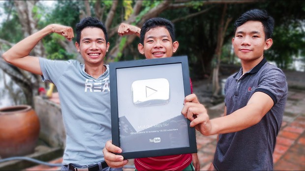 5 kênh du lịch - ẩm thực hot nhất miền Tây: Khoai Lang Thang sắp đạt nút vàng, một YouTuber trẻ tuổi khác đã làm được điều đó từ lâu - Ảnh 39.