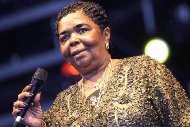 Cesária Évora là ai mà được Google Doodle vinh danh hôm nay? - Ảnh 2.