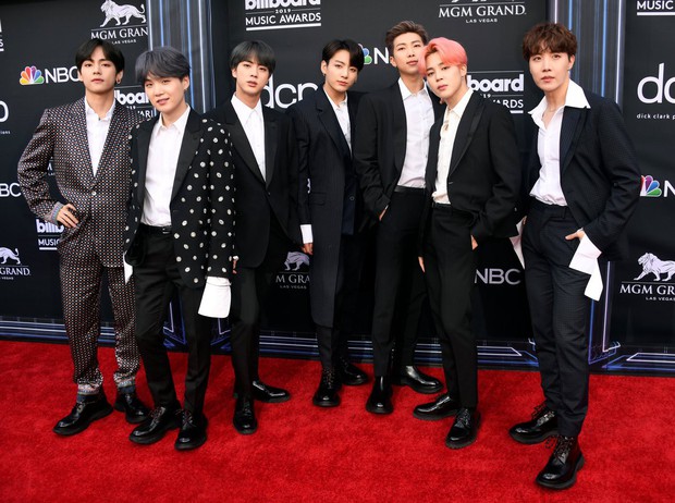Ai “lầy” như ARMY: Chê VMAs 2019 đối xử bất công với BTS, lập ngay lễ trao giải riêng để “trêu ngươi” ban tổ chức! - Ảnh 1. Ai “lầy” như ARMY: Chê VMAs 2019 đối xử bất công với BTS, lập ngay lễ trao giải riêng để “trêu ngươi” ban tổ chức! - Ảnh 1.