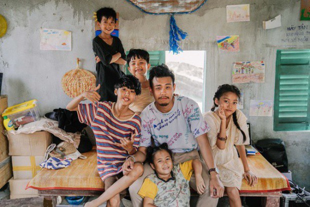 3 lí do Quốc Khánh này phải xem Anh Thầy Ngôi Sao: Chán nản mấy coi xong cười lắc lư là hết buồn ngay! - Ảnh 6. 3 lí do Quốc Khánh này phải xem Anh Thầy Ngôi Sao: Chán nản mấy coi xong cười lắc lư là hết buồn ngay! - Ảnh 6.