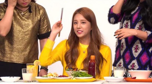 Chạy theo trend ăn đậu giảm cân đang hot: Solbin (Laboum) gây ấn tượng với vòng eo thon thả, quyến rũ - Ảnh 5.