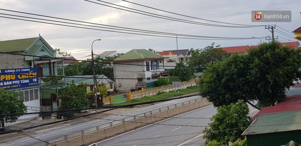 Bão số 4 đã suy yếu thành áp thấp nhiệt đới, miền Trung vẫn có mưa vừa, mưa to - Ảnh 2. Bão số 4 đã suy yếu thành áp thấp nhiệt đới, miền Trung vẫn có mưa vừa, mưa to - Ảnh 2.
