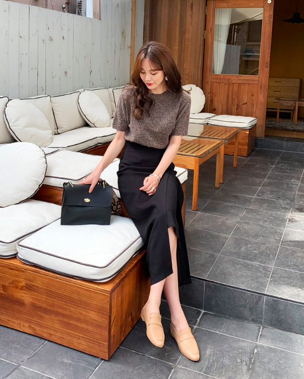 Hết Nhã lại đến Trà bị chê ăn mặc mát mẻ quá mức nơi công sở, các nàng nên chú ý chọn đồ ra sao để đi làm không bị dị nghị? - Ảnh 10. Hết Nhã lại đến Trà bị chê ăn mặc mát mẻ quá mức nơi công sở, các nàng nên chú ý chọn đồ ra sao để đi làm không bị dị nghị? - Ảnh 10.