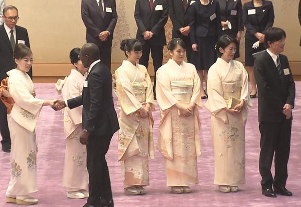 Hoàng hậu Masako tỏa sáng tại tiệc chiêu đãi với thần thái hơn người, vẻ đẹp xuất chúng trong bộ kimono truyền thống, trổ tài ngoại giao bên chồng - Ảnh 2.