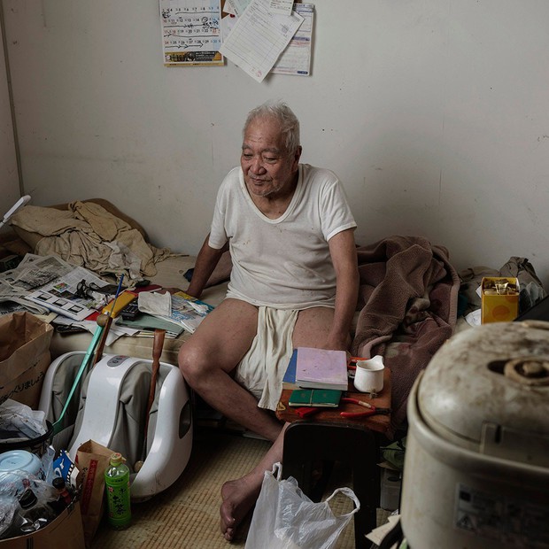 Nỗi sợ bao trùm người già ở Nhật Bản: Những cái chết cô đơn không ai biết, thi thể nằm đó bốc mùi chẳng ai hay - Ảnh 4.