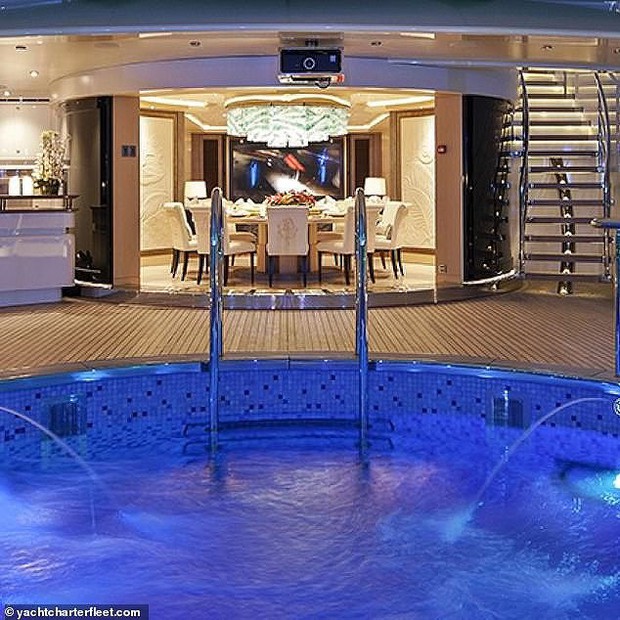 Celebrate your birthday like the world's youngest female billionaire Kylie Jenner: Rent a 6,000 billion yacht with a spa, 29 employees and more - Photo 5. Celebrate your birthday like the world's youngest female billionaire Kylie Jenner: Rent a 6,000 billion yacht with a spa, 29 employees and more - Photo 5.