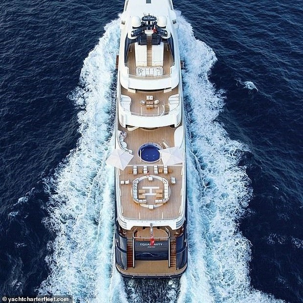 Celebrate your birthday like the world's youngest female billionaire Kylie Jenner: Rent a 6,000 billion yacht with a spa, 29 employees and more - Photo 3. Celebrate your birthday like the world's youngest female billionaire Kylie Jenner: Rent a 6,000 billion yacht with a spa, 29 employees and more - Photo 3.