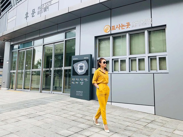 Thời gian rất phũ, nhưng khó thắng nổi các chị đại đã U40 mà vẫn ăn mặc trẻ trung phơi phới - Ảnh 13. Thời gian rất phũ, nhưng khó thắng nổi các chị đại đã U40 mà vẫn ăn mặc trẻ trung phơi phới - Ảnh 13.