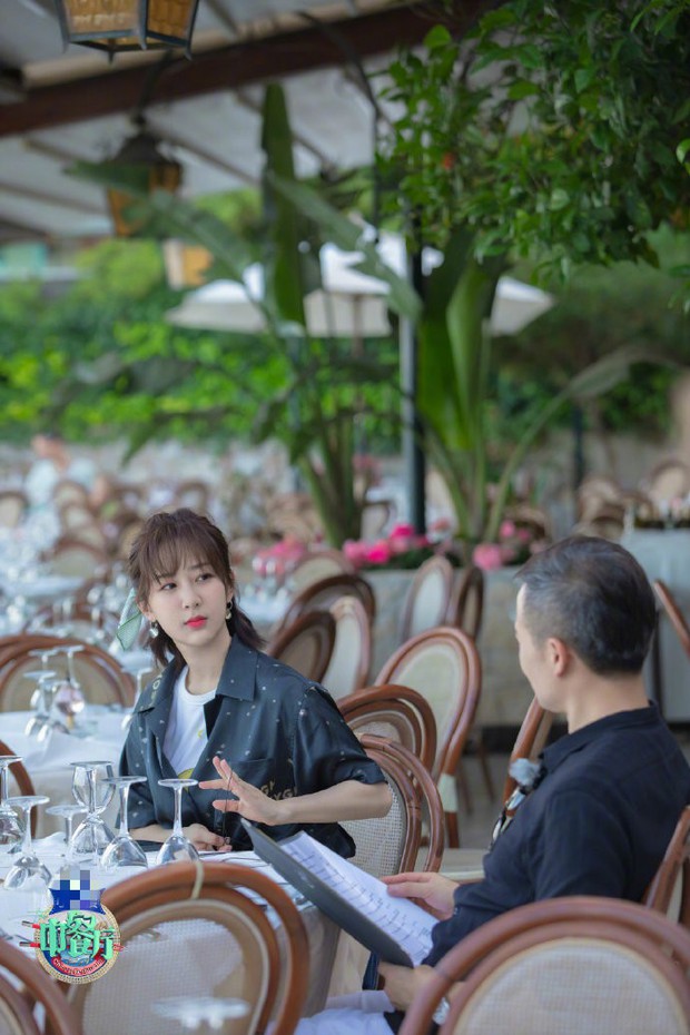 Ảnh trên mạng và thực tế gây sốt của Dương Tử khi chụp quảng cáo: Thần thái, nhan sắc liệu có một trời một vực? - Ảnh 5.