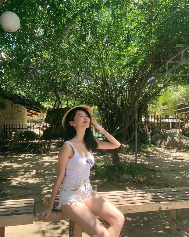 Á hậu Thùy Dung kín tiếng quá nên suýt nữa chị em đã bỏ lỡ một hình mẫu mặc đẹp lý tưởng - Ảnh 16. Á hậu Thùy Dung kín tiếng quá nên suýt nữa chị em đã bỏ lỡ một hình mẫu mặc đẹp lý tưởng - Ảnh 16.