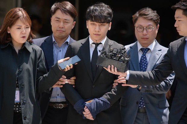 11 scandal tồi tệ nhất lịch sử showbiz Hàn: Tự tử, ngoại tình, hãm hiếp liên hoàn, vụ của Seungri chưa là gì - Ảnh 21. 11 scandal tồi tệ nhất lịch sử showbiz Hàn: Tự tử, ngoại tình, hãm hiếp liên hoàn, vụ của Seungri chưa là gì - Ảnh 21.