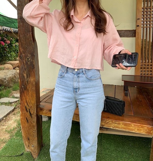 Hội sành mốt phải tìm mua ngay áo blouse lửng vì vừa đẹp lại “hack dáng” ảo diệu - Ảnh 6. Hội sành mốt phải tìm mua ngay áo blouse lửng vì vừa đẹp lại “hack dáng” ảo diệu - Ảnh 6.