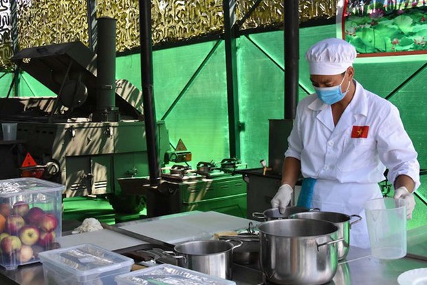 Tự hào khôn xiết: anh nuôi Bếp Dã chiến Việt Nam thắng hạng 2 trong cuộc thi Army Games ở Nga - Ảnh 1.