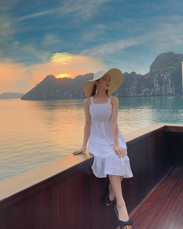 Du lịch tréo ngoe như Linh Ka: Ở du thuyền cực sang nhưng cả chuyến đi đăng ảnh mặc... đúng 1 chiếc áo - Ảnh 10. Du lịch tréo ngoe như Linh Ka: Ở du thuyền cực sang nhưng cả chuyến đi đăng ảnh mặc... đúng 1 chiếc áo - Ảnh 10.
