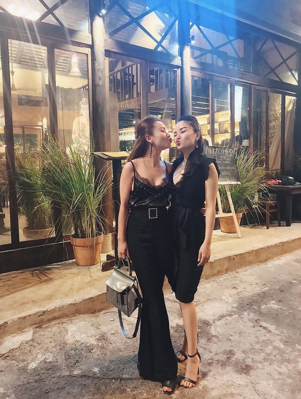 Hội chị em Mây Trắng: Người ly hôn, người mới cưới, người còn độc thân nhưng cứ gặp nhau là lên đồ chất khỏi bàn - Ảnh 19. Hội chị em Mây Trắng: Người ly hôn, người mới cưới, người còn độc thân nhưng cứ gặp nhau là lên đồ chất khỏi bàn - Ảnh 19.