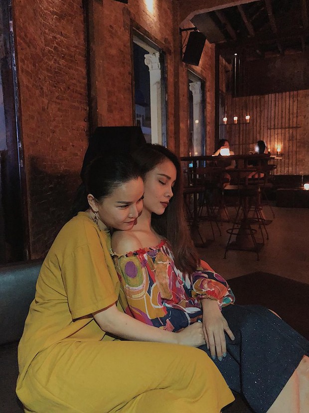 Hội chị em Mây Trắng: Người ly hôn, người mới cưới, người còn độc thân nhưng cứ gặp nhau là lên đồ chất khỏi bàn - Ảnh 20. Hội chị em Mây Trắng: Người ly hôn, người mới cưới, người còn độc thân nhưng cứ gặp nhau là lên đồ chất khỏi bàn - Ảnh 20.