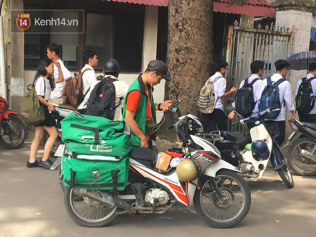 Chạy Grab kiếm 30 triệu/tháng, nam sinh Hà Nội tiết lộ những mặt tối phía sau chuyện bùng hàng cùng hiểm nguy chết người của nghề xe ôm công nghệ - Ảnh 7. Chạy Grab kiếm 30 triệu/tháng, nam sinh Hà Nội tiết lộ những mặt tối phía sau chuyện bùng hàng cùng hiểm nguy chết người của nghề xe ôm công nghệ - Ảnh 7.