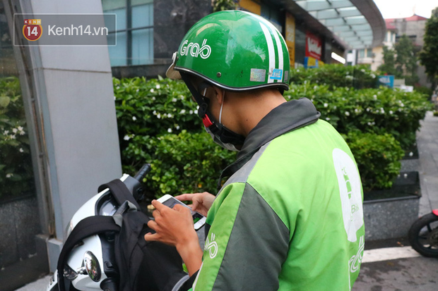 Chạy Grab kiếm 30 triệu/tháng, nam sinh Hà Nội tiết lộ những mặt tối phía sau chuyện bùng hàng cùng hiểm nguy chết người của nghề xe ôm công nghệ - Ảnh 2. Chạy Grab kiếm 30 triệu/tháng, nam sinh Hà Nội tiết lộ những mặt tối phía sau chuyện bùng hàng cùng hiểm nguy chết người của nghề xe ôm công nghệ - Ảnh 2.