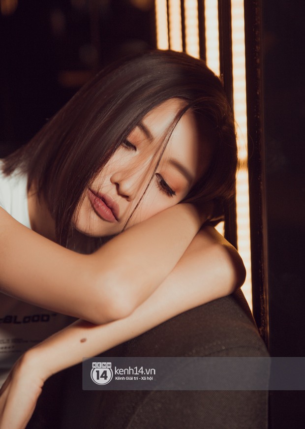 Bích Phương: Kể cả ngày mai có là ngày tệ nhất cuộc đời thì chúng ta vẫn nên tẩy trang trước khi đi ngủ! - Ảnh 14. Bích Phương: Kể cả ngày mai có là ngày tệ nhất cuộc đời thì chúng ta vẫn nên tẩy trang trước khi đi ngủ! - Ảnh 14.