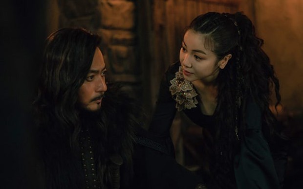 Không xử gọn được 3 chi tiết này, bom tấn 700 tỉ của Song Joong Ki thành bom xịt là cái chắc! - Ảnh 6.