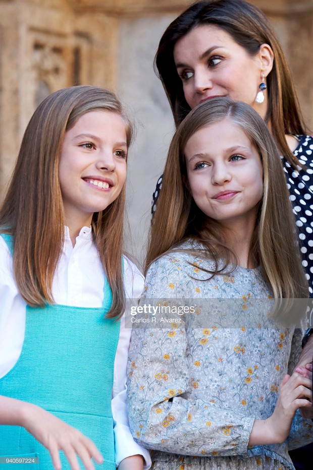 Hai công chúa nhỏ của Tây Ban Nha: Càng lớn càng trổ nhan sắc tuyệt phẩm, style đúng chuẩn lá ngọc cành vàng - Ảnh 5.