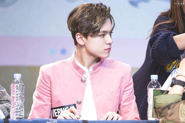 Góc nghiêng thần thánh của idol con lai Kpop: Nữ thần như Somi, Nancy có đọ được với Vernon, Samuel? - Ảnh 14.