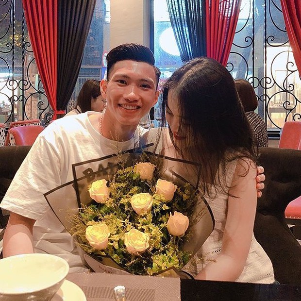 Xóa sạch sành sanh ảnh chung cũng như stories có liên quan đến đối phương, Văn Hậu và bạn gái đã chia tay? - Ảnh 1. Xóa sạch sành sanh ảnh chung cũng như stories có liên quan đến đối phương, Văn Hậu và bạn gái đã chia tay? - Ảnh 1.