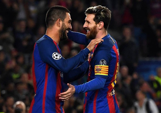 Sốc: Đồng đội cũ của Messi lĩnh án 2 năm, 8 tháng tù vì tội tàng trữ, sử dụng vũ khí trái phép - Ảnh 2. Sốc: Đồng đội cũ của Messi lĩnh án 2 năm, 8 tháng tù vì tội tàng trữ, sử dụng vũ khí trái phép - Ảnh 2.