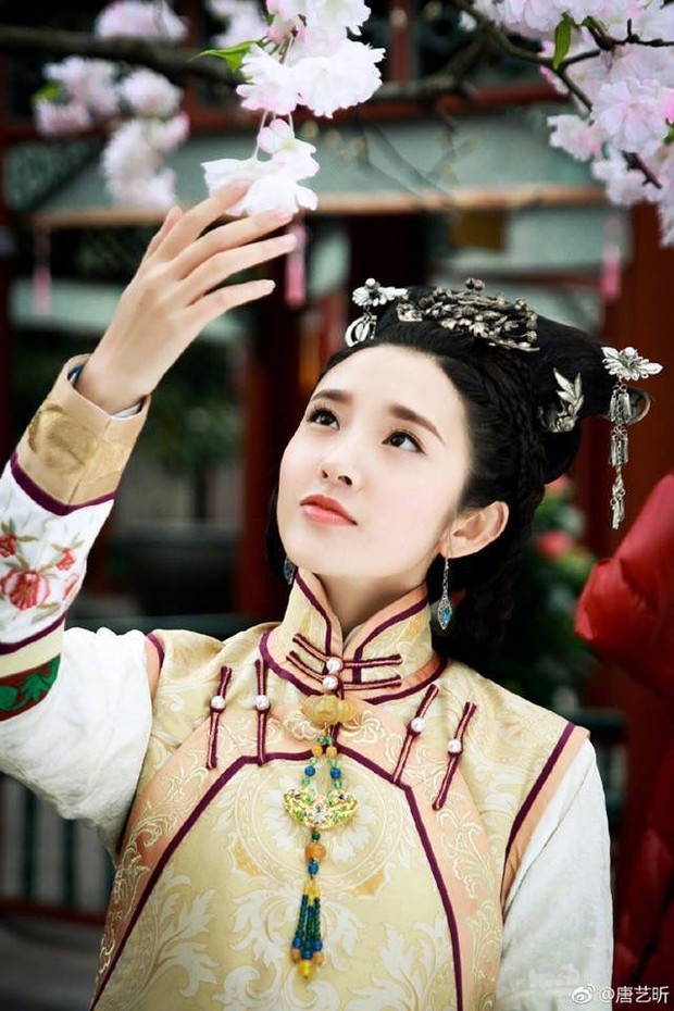 5 mỹ nhân “đệ nhất thiên hạ” trên màn ảnh Hoa ngữ: Thượng thần Dương Mịch bít cửa trước cô cô Lý Nhược Đồng - Ảnh 15. 5 mỹ nhân “đệ nhất thiên hạ” trên màn ảnh Hoa ngữ: Thượng thần Dương Mịch bít cửa trước cô cô Lý Nhược Đồng - Ảnh 15.