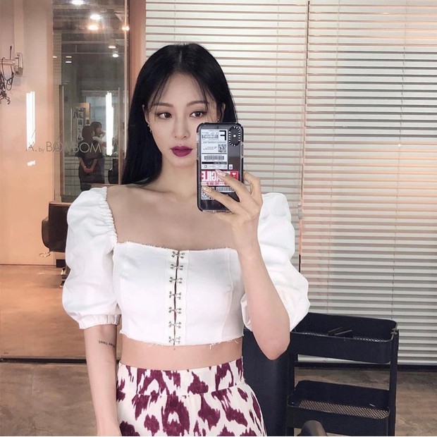 Rần rần màn khen idol gắt nhất Kbiz: Fan khen bằng ngôn từ tục tĩu, mỹ nhân Han Ye Seul đáp trả còn bá đạo hơn - Ảnh 1. Rần rần màn khen idol gắt nhất Kbiz: Fan khen bằng ngôn từ tục tĩu, mỹ nhân Han Ye Seul đáp trả còn bá đạo hơn - Ảnh 1.
