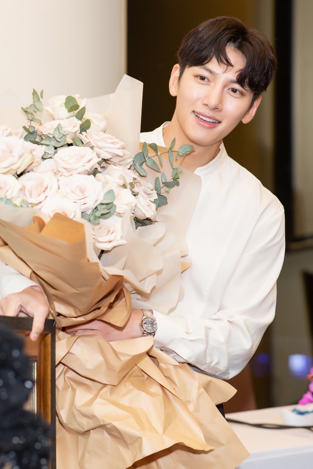 Diệp Lâm Anh chính thức lên tiếng về sự kiện Ji Chang Wook bị huỷ, hé lộ loạt ảnh cuộc gặp gỡ 15 phút với tài tử Hàn - Ảnh 1. Diệp Lâm Anh chính thức lên tiếng về sự kiện Ji Chang Wook bị huỷ, hé lộ loạt ảnh cuộc gặp gỡ 15 phút với tài tử Hàn - Ảnh 1.