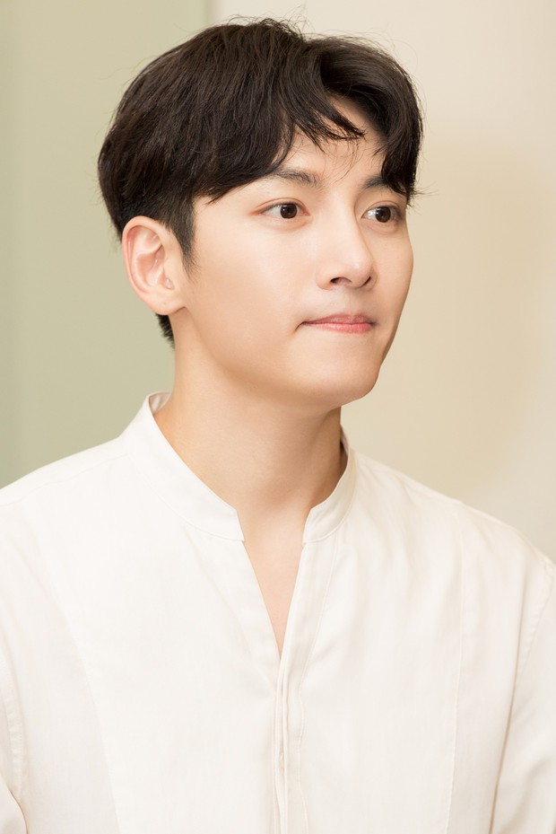 Diệp Lâm Anh chính thức lên tiếng về sự kiện Ji Chang Wook bị huỷ, hé lộ loạt ảnh cuộc gặp gỡ 15 phút với tài tử Hàn - Ảnh 4. Diệp Lâm Anh chính thức lên tiếng về sự kiện Ji Chang Wook bị huỷ, hé lộ loạt ảnh cuộc gặp gỡ 15 phút với tài tử Hàn - Ảnh 4.