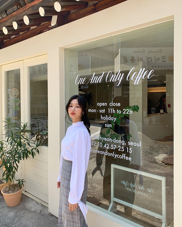 Chiếc áo cộng thêm vài phần sang chảnh cho các chị em công sở hóa ra cực dễ mix đồ - Ảnh 13.