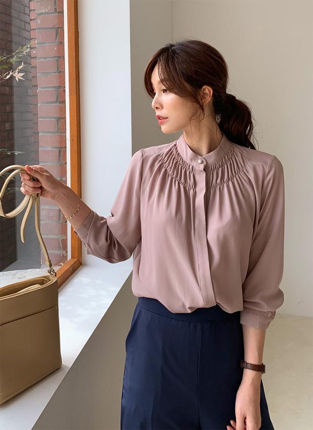 Chiếc áo cộng thêm vài phần sang chảnh cho các chị em công sở hóa ra cực dễ mix đồ - Ảnh 7.