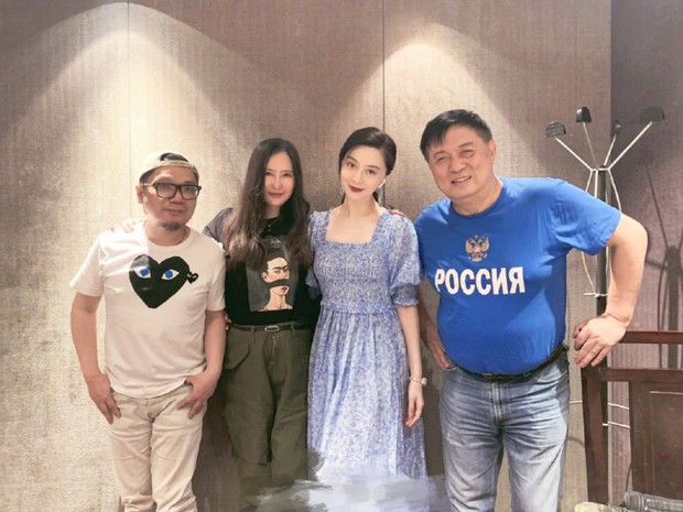 Rộ hình ảnh Phạm Băng Băng ôm con mừng ngày đầy tháng và sự thực phũ phàng đằng sau - Ảnh 2. Rộ hình ảnh Phạm Băng Băng ôm con mừng ngày đầy tháng và sự thực phũ phàng đằng sau - Ảnh 2.