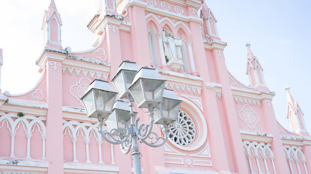 Từng gây sốt MXH vì chụp hình Đà Nẵng đẹp như tạp chí, ai dè cựu mỹ nam Wanna One đến lúc chụp cho bạn thì lại đổ bể thế này - Ảnh 9.