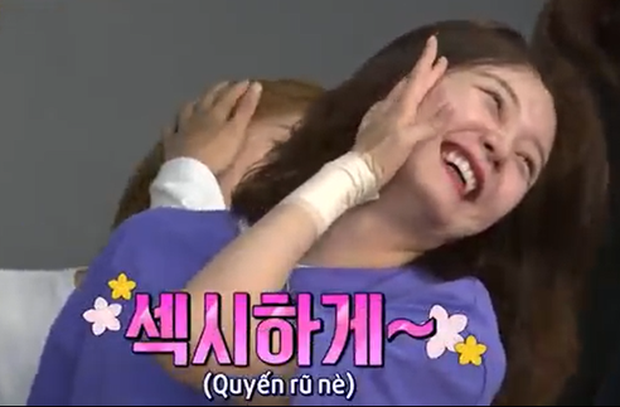 Ai cà khịa hay như Kim Jong Kook: Trông Jeon So Min có vẻ buồn vì đứng sau Song Ji Hyo - Ảnh 2. Ai cà khịa hay như Kim Jong Kook: Trông Jeon So Min có vẻ buồn vì đứng sau Song Ji Hyo - Ảnh 2.