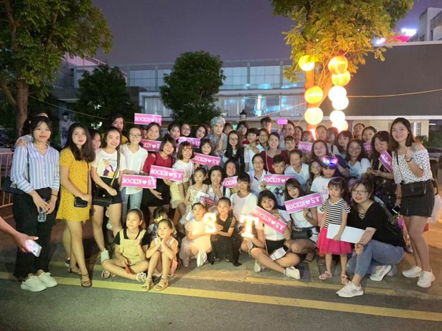 Sao Việt đêm Trung Thu: Angela Phương Trinh hóa chị Hằng vui Tết bên trẻ nghèo, Bảo Thanh, Lê Phương đoàn tụ gia đình - Ảnh 11.